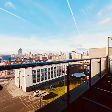 Primedoorstep King Deluxe Centre Apt Balcony View& Free Parking!